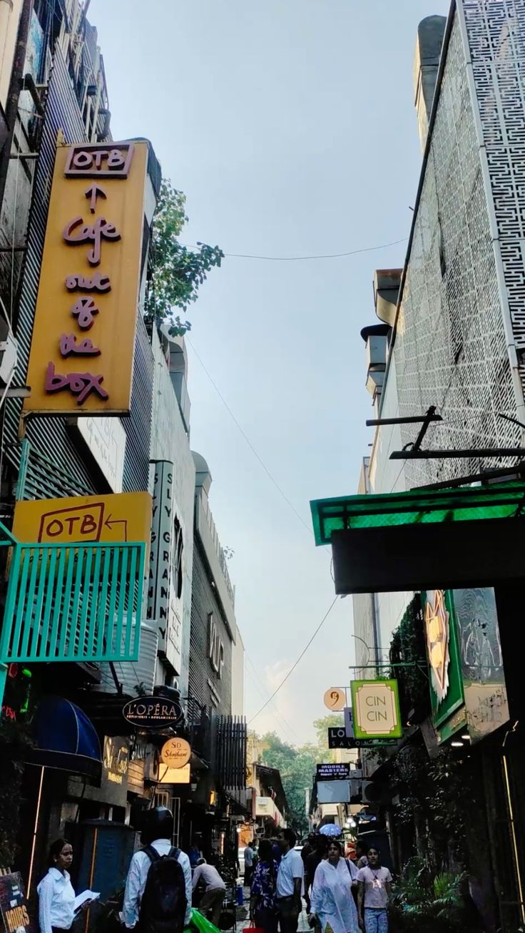 Cafés in Khan